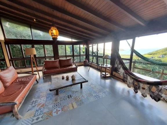 Imagem Casa à venda em Garopaba-SC, Praia da Silveira: 4 quartos, 2 salas, 2 banheiros, 3 vagas, 200m². Imperdível!