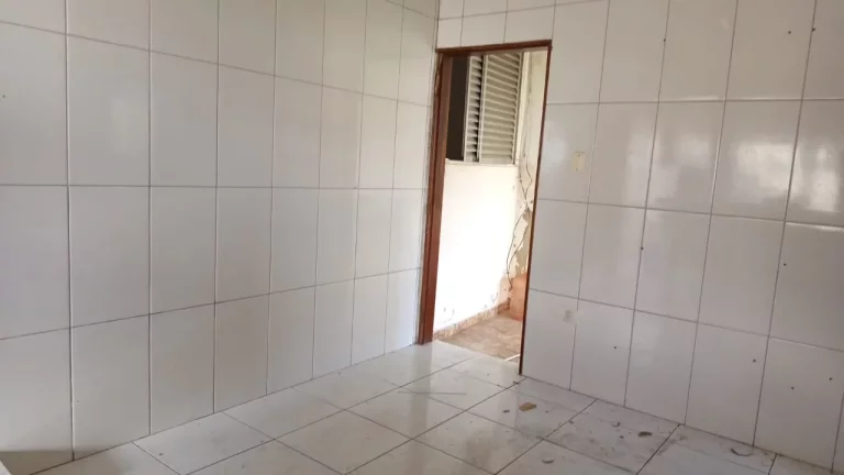 Imagem VENDO CASA COM QUINTAL NO BAIRRO CAMPO GRANDE!