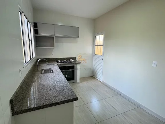 Imagem Casa de Esquina 85 m²/235 m² – 3 Dorms, 1 Suíte, Quintal Amplo e Espaço para Comércio!