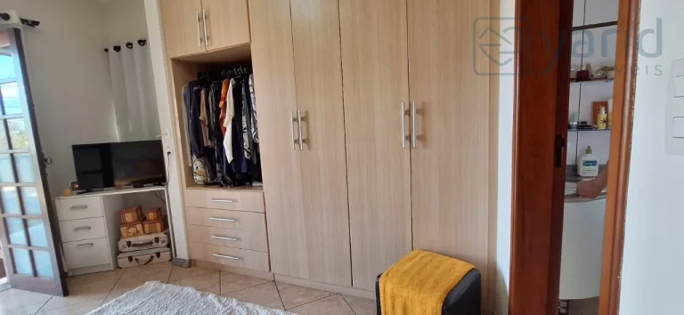 Imagem Casa à venda em Jundiaí-SP, Jardim Ermida II: 3 quartos, 3 suítes, 1 sala, 2 vagas de garagem, 190m².