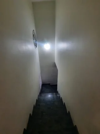 Imagem Sobrado à venda em Santo André-SP, bairro Jardim Las Vegas, 3 quartos, 1 suíte, 3 banheiros, 2 vagas de garagem, 185m².