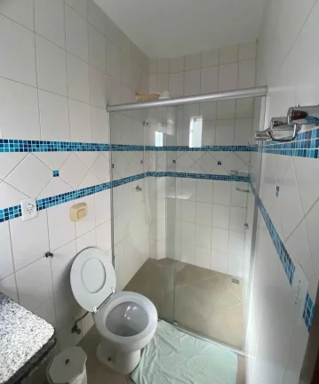 Imagem Casa com 4 dormitórios sendo 3 suítes e 4 vagas de garagem, a 200m do mar em Bombinhas/SC
