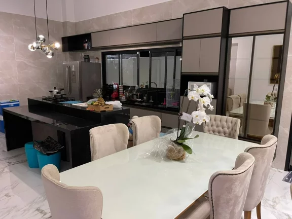 Imagem Casa à venda no Mosqueiro: 3/4 com suíte, posição Norte, 4 vagas de garagem - Confira!