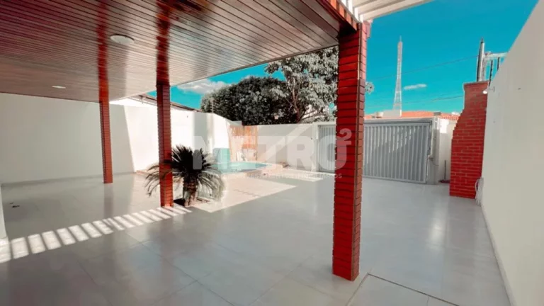 Imagem Casa Duplex, 04 Quartos, Sala de Estar, Sala de Jantar, 03 vagas de garagem, áre