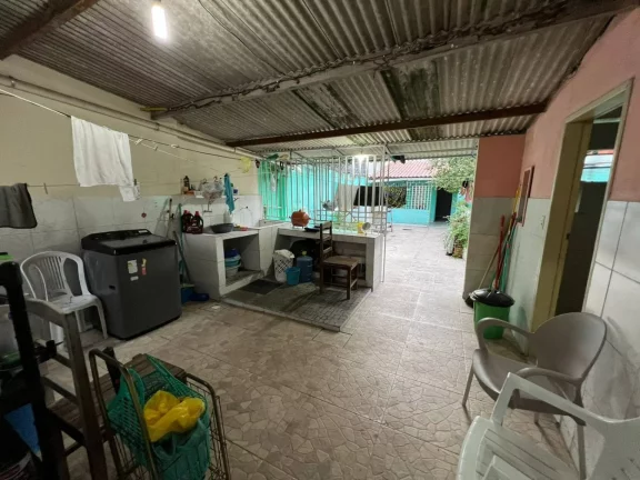 Imagem Casa em Rua Pública c/ Quintal Amplo | Confira Detalhes!