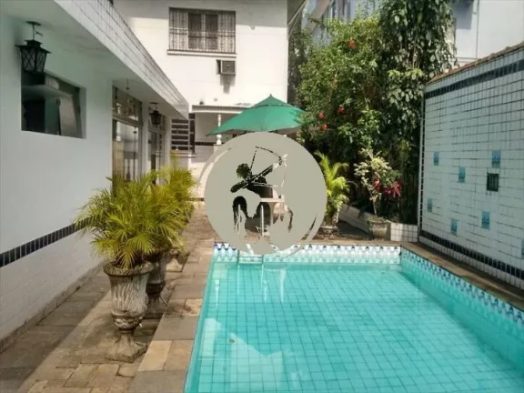 Imagem Sobrado a venda em bairro nobre em Santos