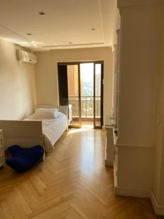 Imagem Luxuoso apartamento de 5 quartos e 4 suítes em Higienópolis, São Paulo-SP: 5 banheiros, 5 vagas de garagem e 450m² de área.