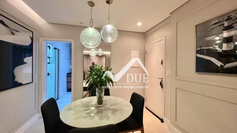 Imagem Lindo Apartamento à venda 2 quartos com dependência no Embaré em Santos