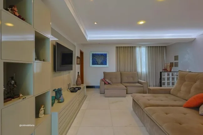 Imagem Localizado no bairro Cidade Nova, este apartamento oferece uma área de 240 metros quadrados, propor...
