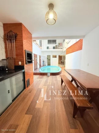 Imagem Casa Alto Padrão para Temporada em Porto Belo, pereque, 5 dormitórios, 4 suítes, 5 banheiros, 2 vagas