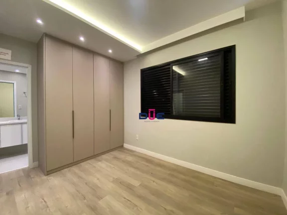 Imagem Apartamento de Alto Padrão com 4 Suítes e 3 vagas demarcadas, Retrofit-Acabamento Impecável na Vila Rica, Santos