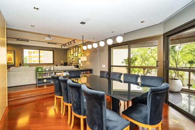 Imagem Luxuoso Apartamento em frente ao Clube Curitibano no coração do Água Verde.