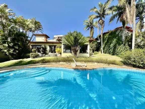 Imagem Cond. Vila Velha - Rústica, TÉRREA em 4 lotes, 5 dorm/3ste, piscina!