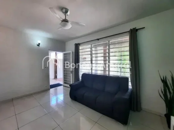 Imagem Casa térrea com edícula e muito espaço! A casa principal possui 3 quartos, sendo 1 suíte, além ...