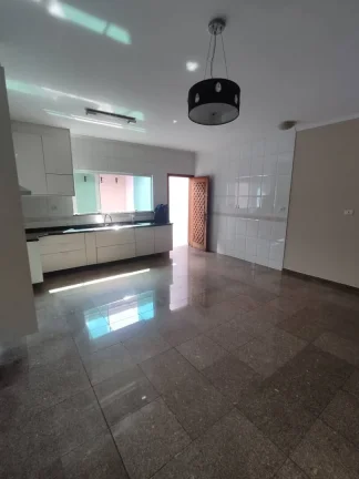 Imagem Sobrado para Locação em Santo André - Conforto, Espaço e Excelente Local.