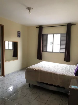 Imagem Sobrado Vila Alpina - 250 m² - 4 Dormitórios - 1 Suíte - Quintal com churrasqueira - 2 Vagas - Portão eletrônico.