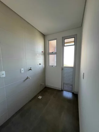 Imagem Apartamento alto padrão com 3 suítes e 2 vagas de garagem no bairro América em Joinville/SC