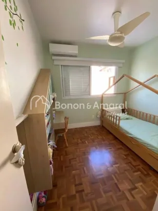 Imagem Linda casa em condomínio, situada próxima ao Parque Ecológico. O imóvel conta com três dormitó...