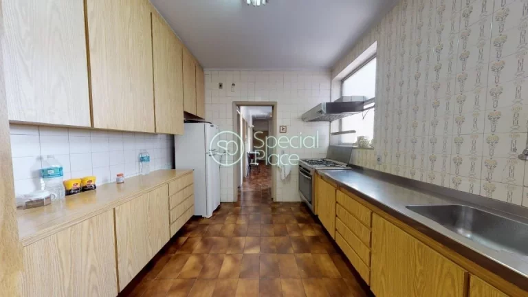 Imagem Apartamento super espaçoso com 325m2 de área privativa, 3 dormitórios ( 1 suíte) e 2 vagas na ga...