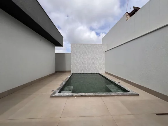 Imagem Casa Alto Padrão à Venda no Alto dos Caiçaras – 3 Suítes, Piscina e Área Gourmet em Patos de Minas