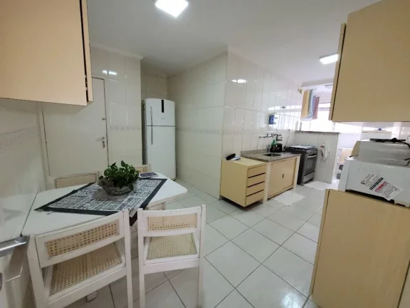 Imagem APARTAMENTO AMPLO, 1ª QUADRA NA PRAIA, COM 3 DOMITÓRIOS, SENDO 1 SUÍTE, 1 VAGA PARA AUTO
