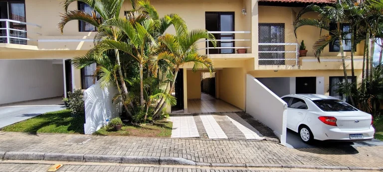 Sobrado 3 dormitórios em condominio.Bairro Barreirinha.