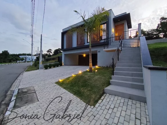 Imagem Venda de Casa em Condomínio de Alto Padrão em Vinhedo-SP - 3 Quartos, 3 Suítes, 2 Salas, 4 Banheiros, 6 Vagas, 272m². Imagem Venda de Casa em Condomínio de Alto Padrão em Vinhedo-SP - 3 Quartos, 3 Suítes, 2 Salas, 4 Banheiros, 6 Vagas, 272m².