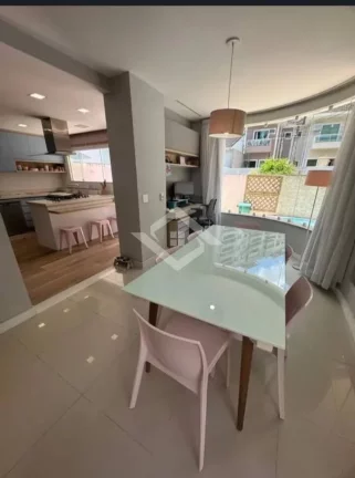 Imagem Casa duplex em condomínio com piscina privativa ,linda arquitetura