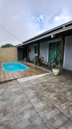 Imagem Casa com 3 dormitórios sendo 1 suíte e 2 vagas de garagem na Adhemar Garcia em Joinville/SC