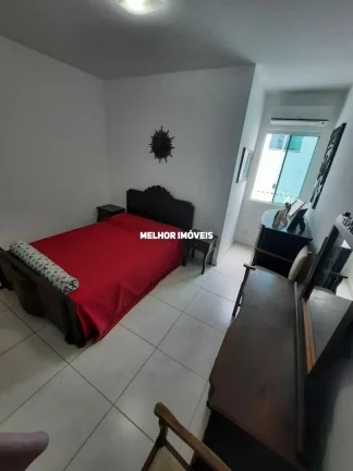 Imagem Sobrado Semi Mobiliado à Venda com 03 Dormitórios sendo 01 Suíte Localizado no bairro Nova Esperança Balneário Camboriú - SC