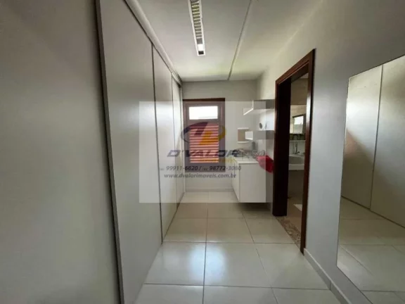 Imagem Vendo casa em condomínio fechado de alto padrão, com 300 m², 4 suítes, sala p/ 3 ambientes e 3 vagas