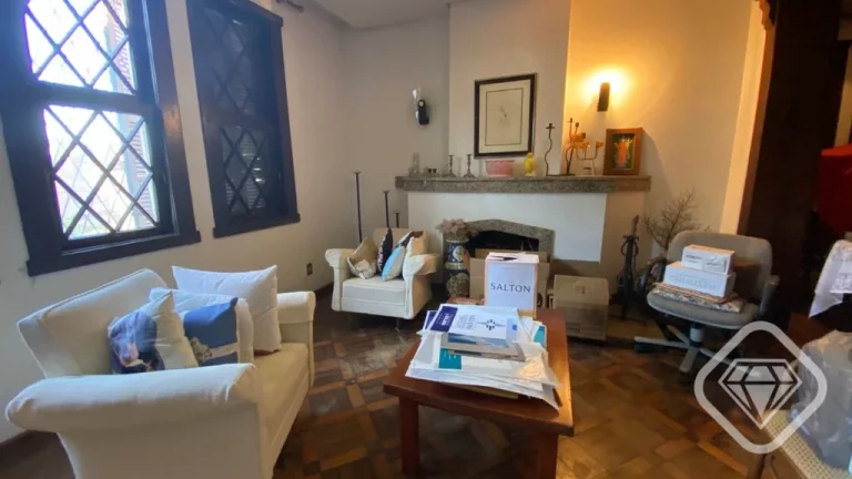 Imagem Charmosa casa de estilo colonial na Zona Sul, com vista para o Guaíba e excelente estrutura para mo...