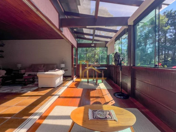 Imagem Casa Linear com 5 suítes dentro de condomínio clube - Apenas 3 minutos da Feirinha do Alto