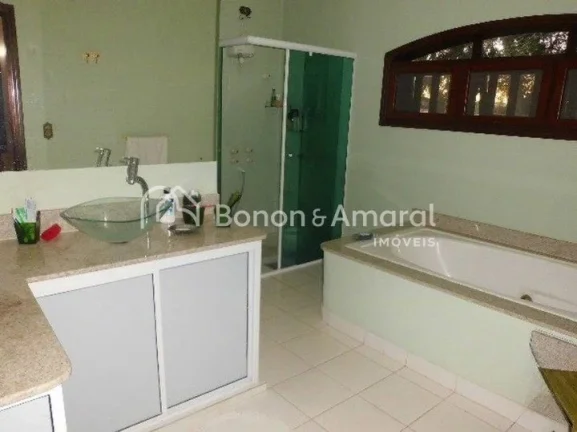 Imagem Excelente imóvel, alto padrão, com sólida construção, executada com materiais de primeira linha...