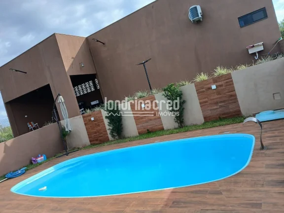 Chácara à Venda no Condomínio Farol de Paranapanema II – Alvorada do Sul | Porteira Fechada, Mobiliada, Piscina e Grama Esmeralda em Todo o Terreno!