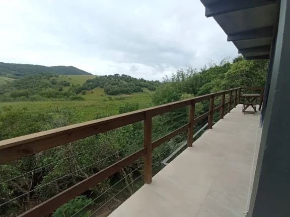 Imagem Casa à venda em Garopaba com 2 unidades independentes e terreno de 2.000 m²