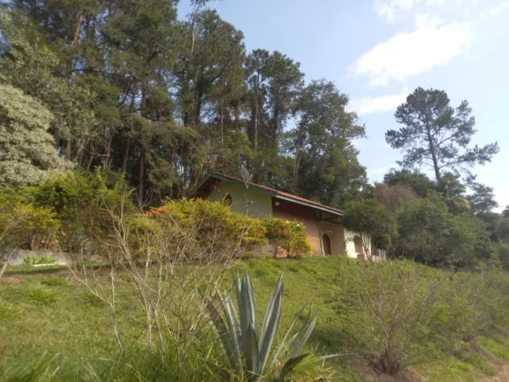 Imagem “Já pensou morar num paraíso com nascentes, colinas, e 7 casas a apenas 50km de São Paulo?”