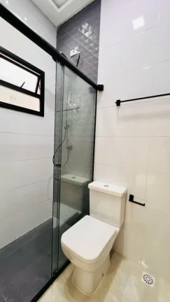 Imagem Casa para Venda em Praia Grande, Caiçara, 3 dormitórios, 2 suítes, 1 banheiro, 2 vagas