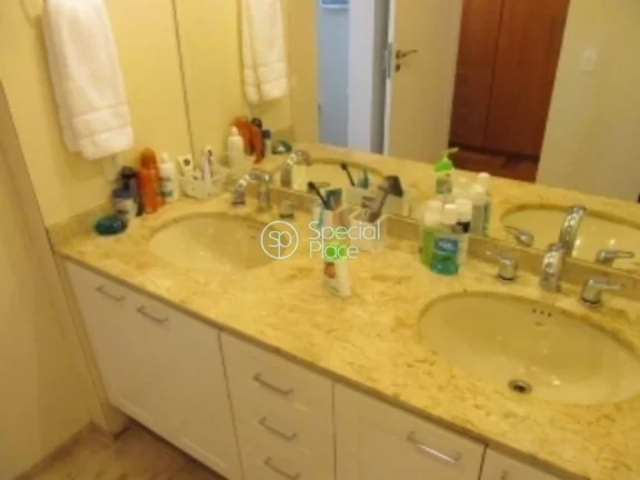 Imagem Apartamento Espaçoso, Iluminado, Mobiliado e Totalmente reformado, com itens de alto padrão. Ampla...