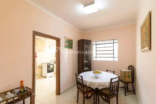 Imagem Apresentamos este imóvel amplo com 4 dormitórios e 2 banheiros, ideal para quem busca conforto e p...