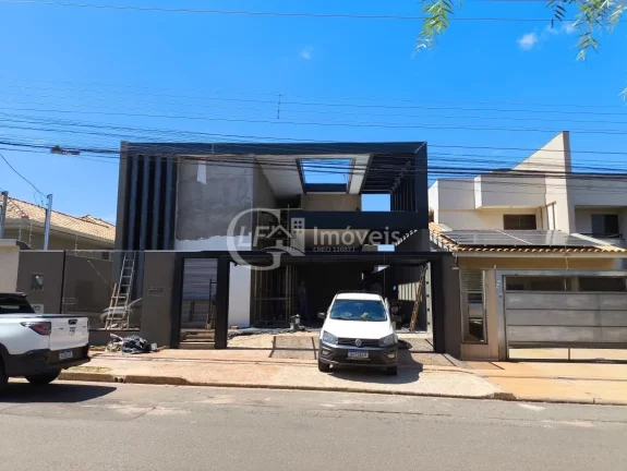 Imperdível oportunidade: Casa à venda em Campo Grande-MS, Carandá Bosque - 3 quartos, 2 suítes, 2 salas, 5 banheiros, 2 vagas, 180m².