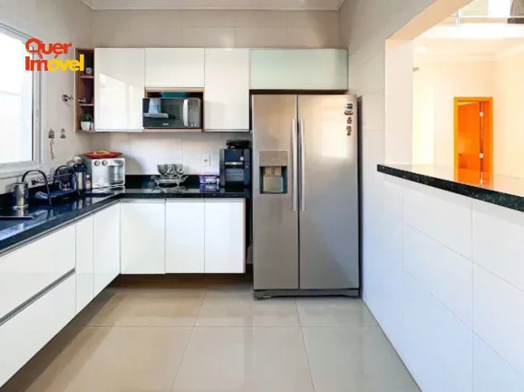 Imagem Imperdível oportunidade: Casa de alto padrão em condomínio no Jardim Cybelli, Ribeirão Preto-SP - 3 quartos, 3 suítes, 3 salas, 5 banheiros, 4 vagas, 190m².