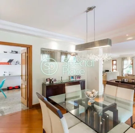 Imagem Clean e espaçosa.! Sala Estar voltada para Jardim com Piscina e Churrasqueira. 5 Dormitórios, send...