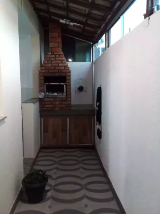 Imagem Casa duplex à venda, 3 quartos, 1 suíte, 2 vagas, Localização Privilegiada - Santa Luzia/MG