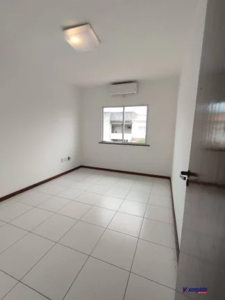 Imagem VENDO UMA EXECELENTE CASA NO CONDOMINIO