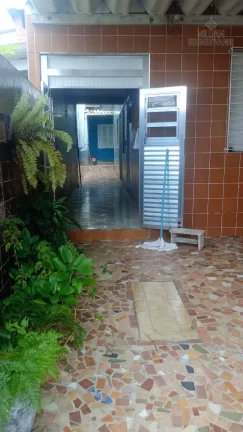 Imagem Casa em Praia Grande, na Vila Tupi, 2 dormitórios e área construída de 93,7 m².