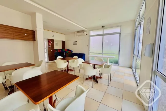 Imagem Apartamento de 2 dormitórios no 3º andar, pronto para morar

Um imóvel compacto e muito bem resol...