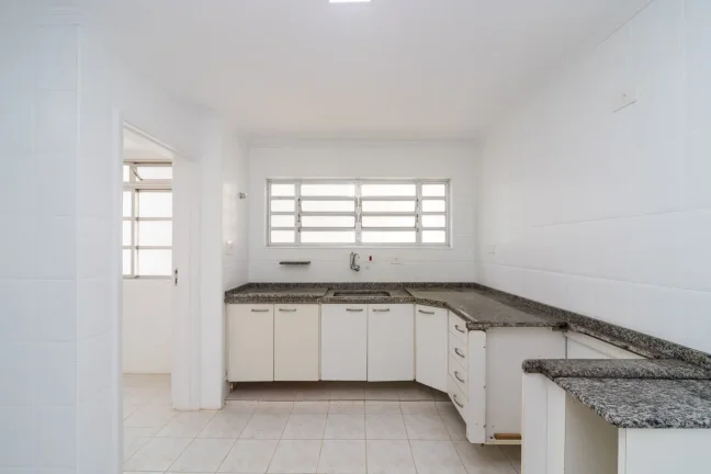 Imagem Apartamento 125M², 3Q, 2 Banheiros, 1 Vaga, Sacada, Armários.