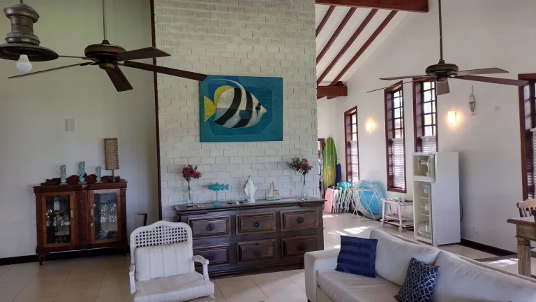 Imagem CASA FRENTE MAR - com 6 dormitórios à suítes - Lagoinha - Ubatuba