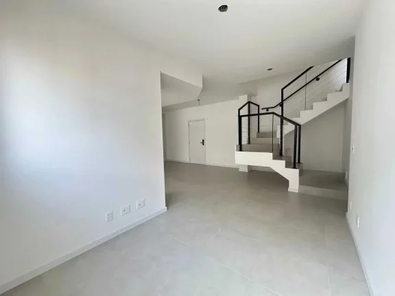 Imagem Apartamento com 2 dormitórios sendo 2 suítes e 2 vagas de garagem, Bairro Canto em Florianópolis/SC